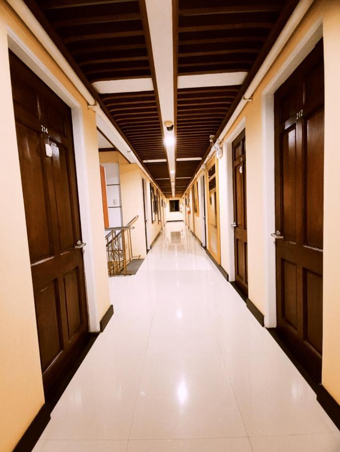 Spring Plaza Hotel Дасмариняс Екстериор снимка